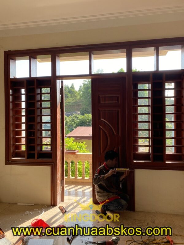 Cửa ban công thép vân gỗ 2 cánh kết hợp cửa sổ