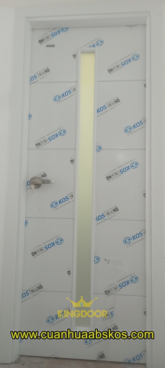 Mẫu cửa nhựa ABS trắng với ô kính lấy sáng cho nhà tắm