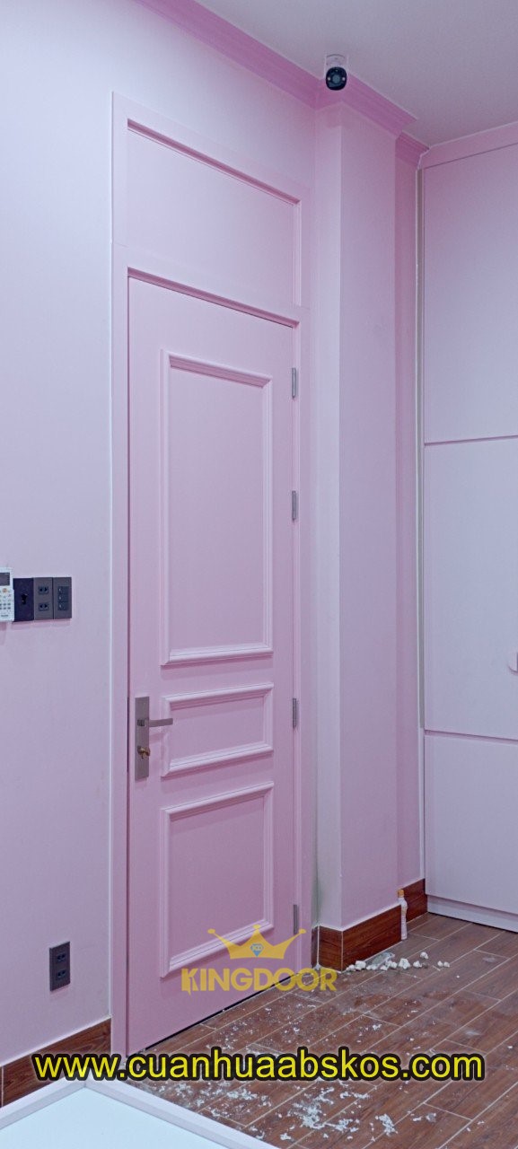Mẫu cửa nhựa Composite phào chỉ nổi tân cổ điển màu hồng nhạt
